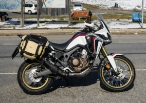 Explorer boční vaky na motorku Honda Africa Twin – boční pohled
