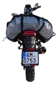 Podkova 70L na Yamaha Ténéré – zadní pohled, vak na střední enduro