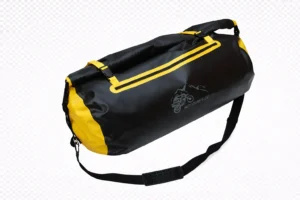 Zadní vak na motorku 60L s horním vstupem – boční pohled